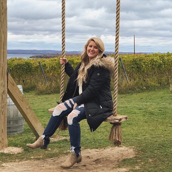 Meet your Posher, Allyson - Picture 2 of 5